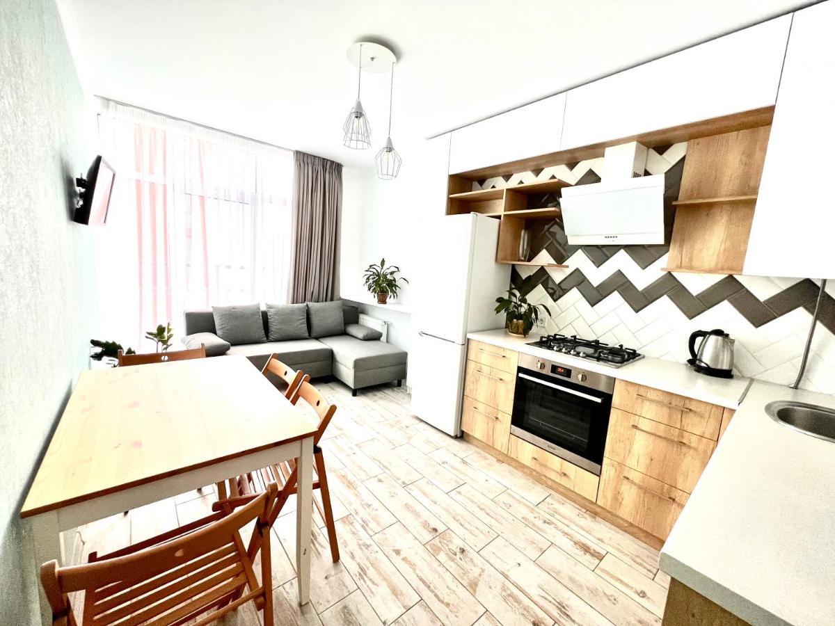 Osapart Cozy Apartment In A Complex Semycvit リヴィウ エクステリア 写真