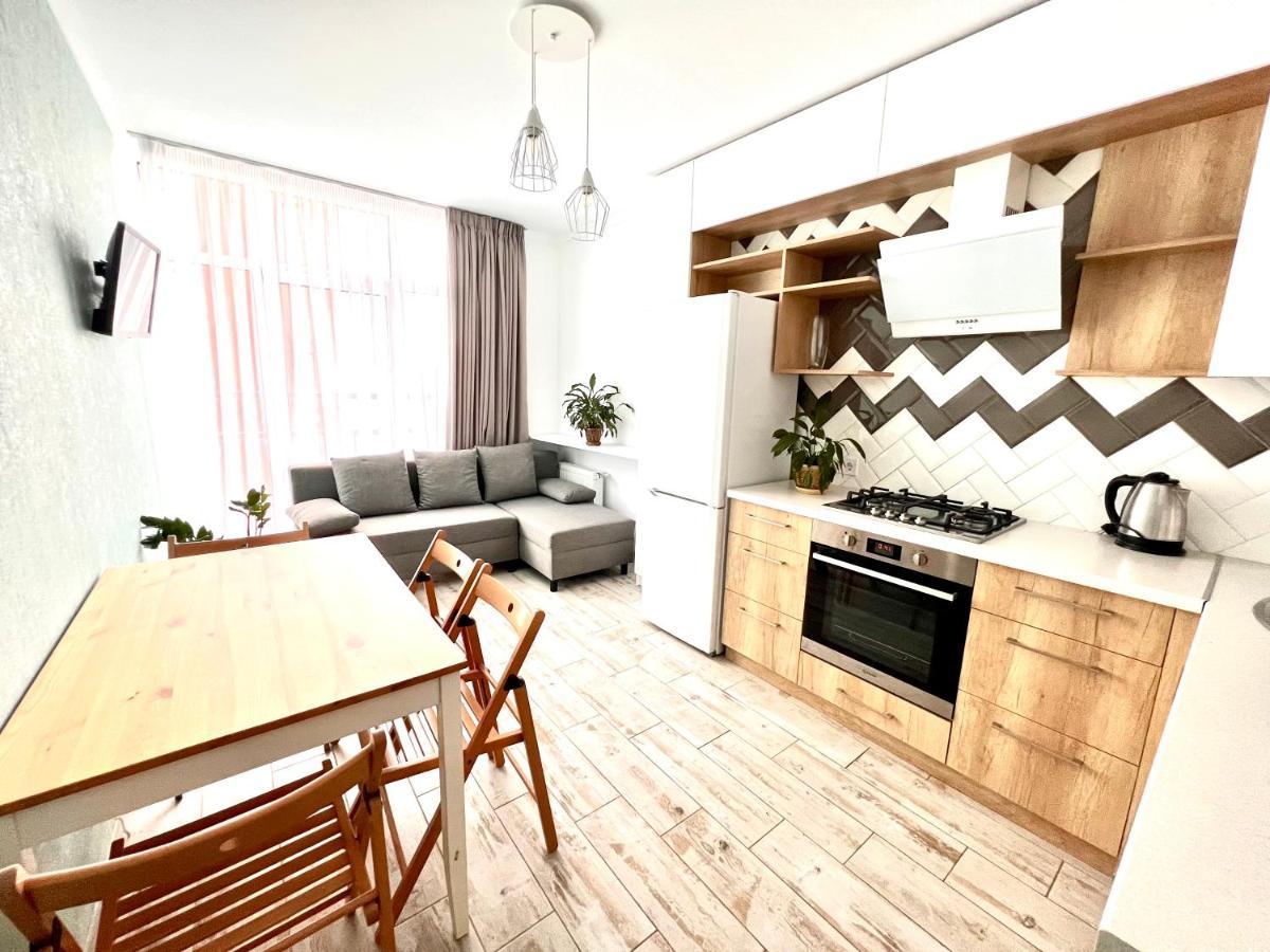 Osapart Cozy Apartment In A Complex Semycvit リヴィウ エクステリア 写真