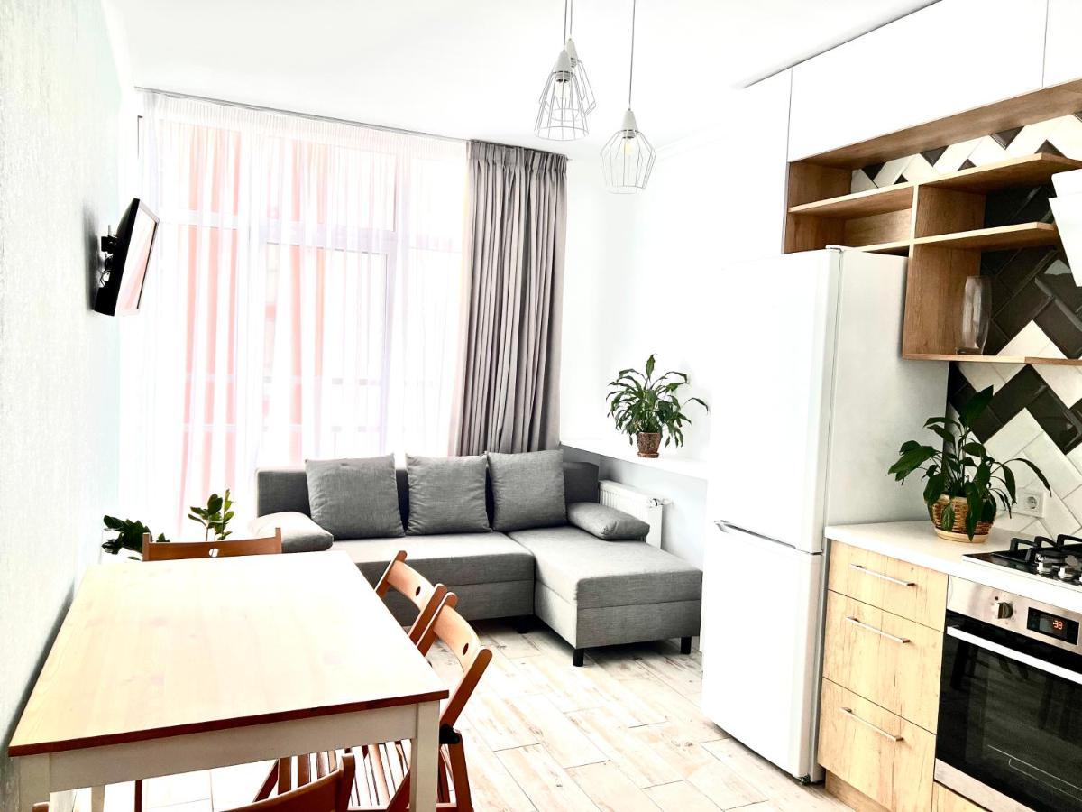 Osapart Cozy Apartment In A Complex Semycvit リヴィウ エクステリア 写真