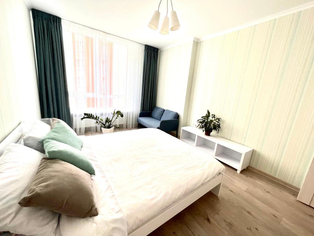 Osapart Cozy Apartment In A Complex Semycvit リヴィウ エクステリア 写真