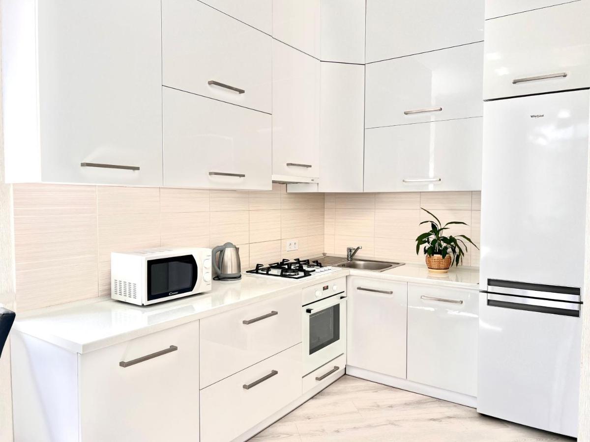Osapart Cozy Apartment In A Complex Semycvit リヴィウ エクステリア 写真