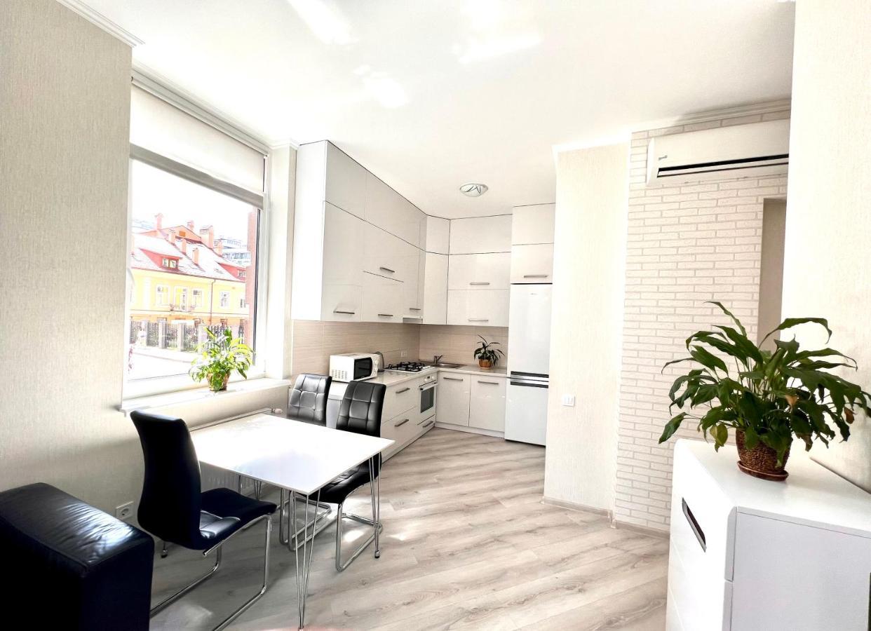 Osapart Cozy Apartment In A Complex Semycvit リヴィウ エクステリア 写真