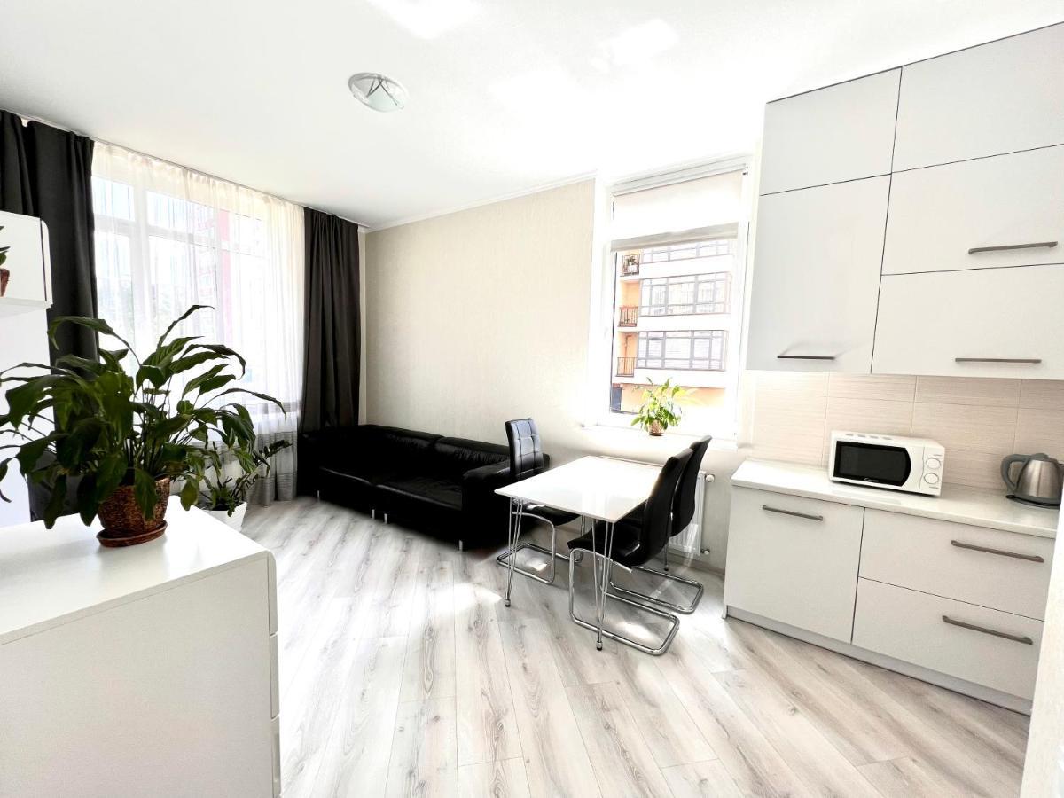 Osapart Cozy Apartment In A Complex Semycvit リヴィウ エクステリア 写真