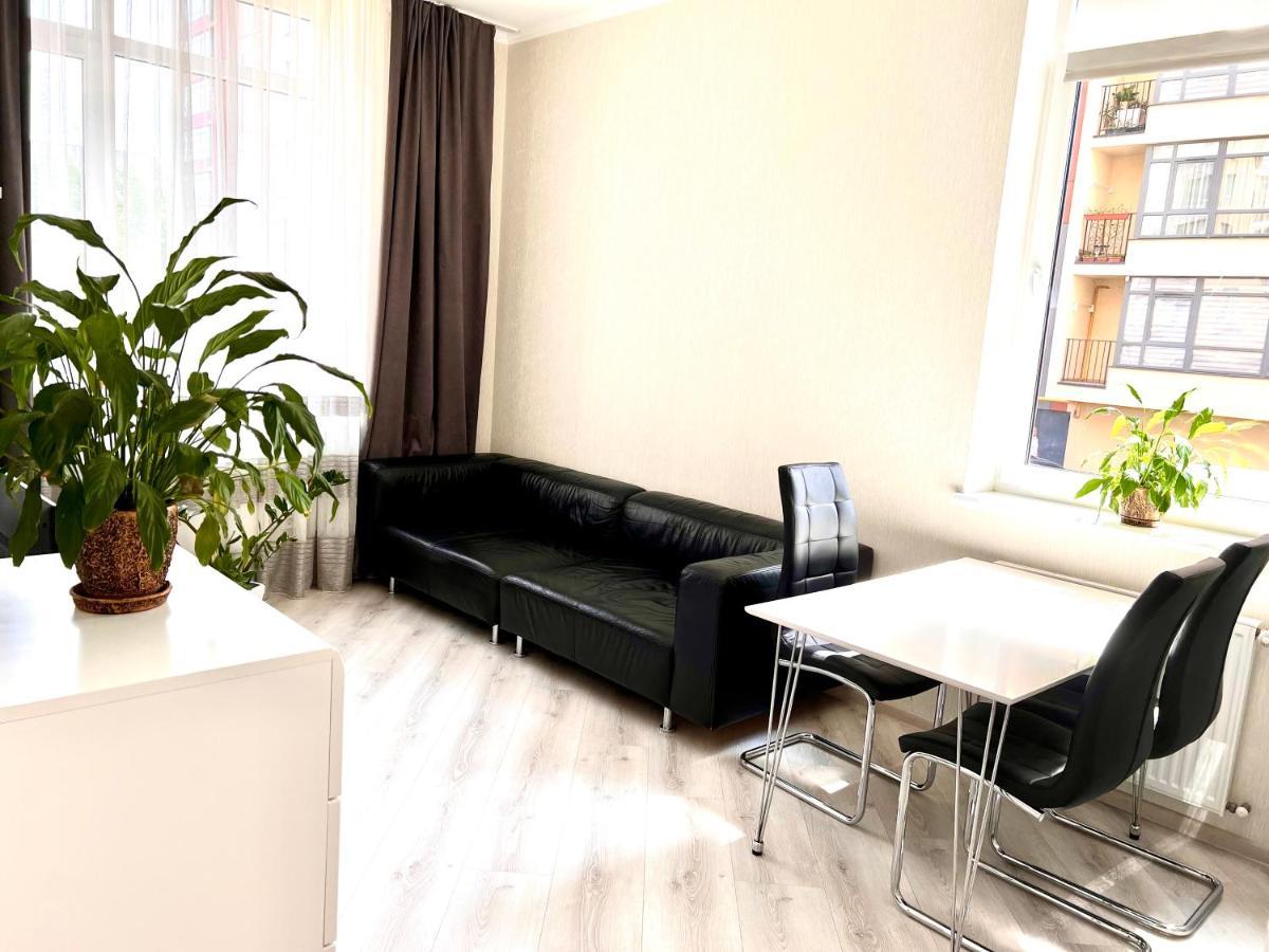 Osapart Cozy Apartment In A Complex Semycvit リヴィウ エクステリア 写真